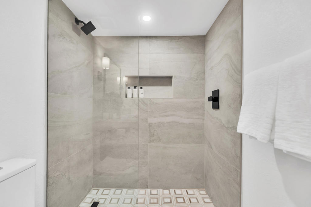 1655 E Palm Canyon Drive 115