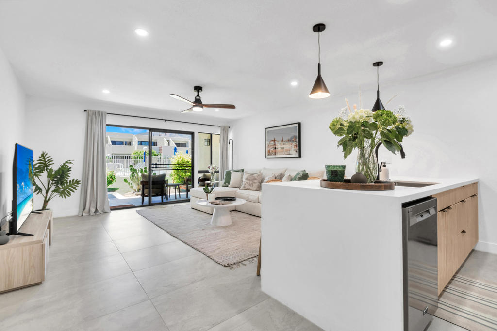 1655 E Palm Canyon Drive 115