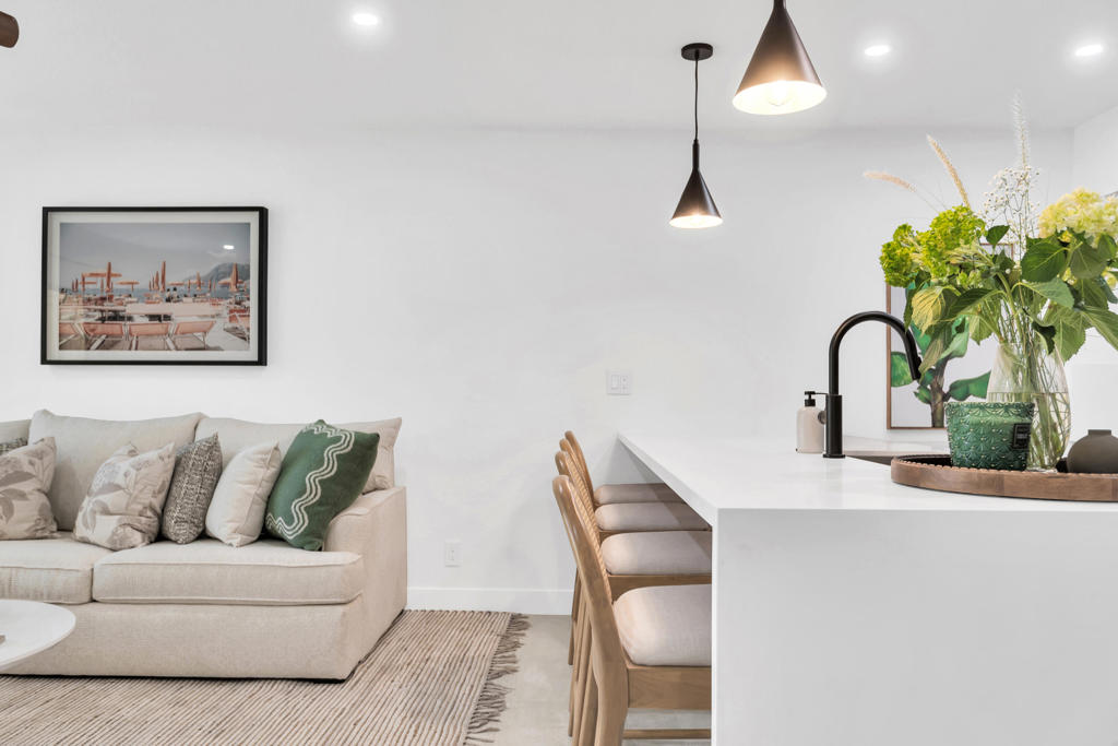 1655 E Palm Canyon Drive 115