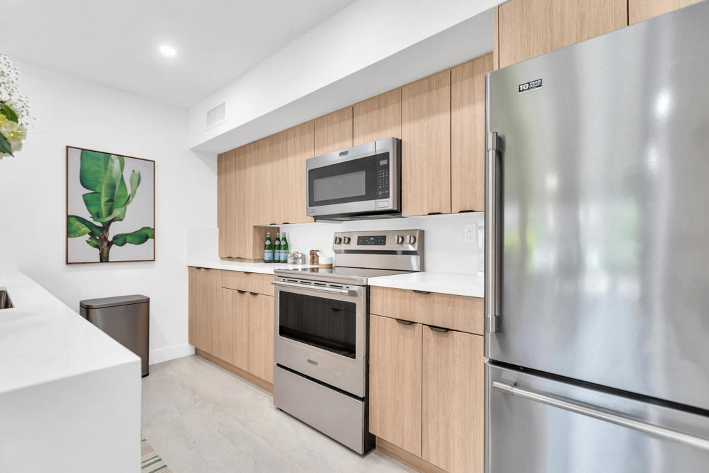 1655 E Palm Canyon Drive 115