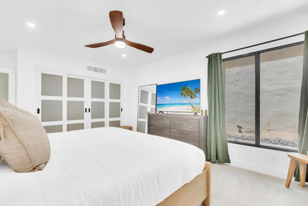 1655 E Palm Canyon Drive 115