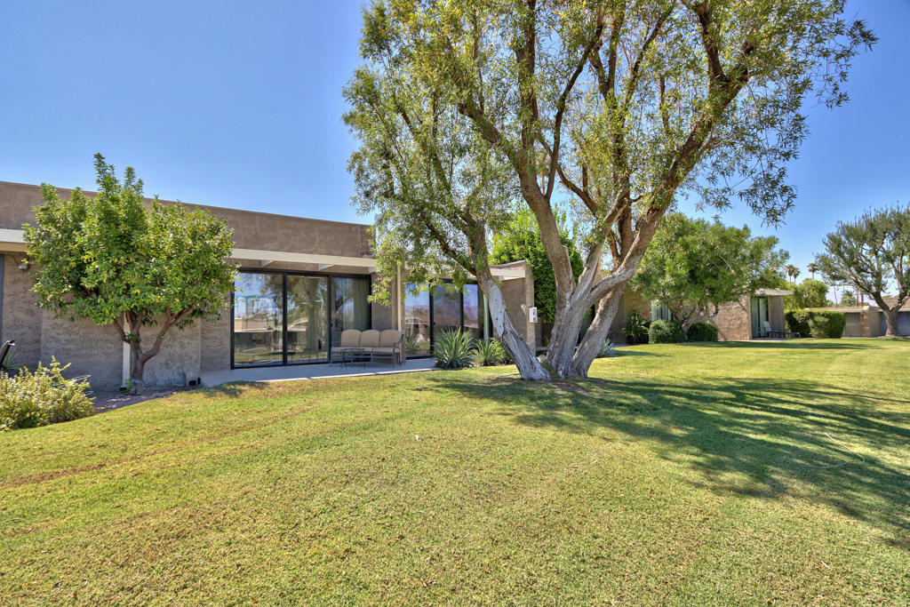 842 N Calle De Pinos