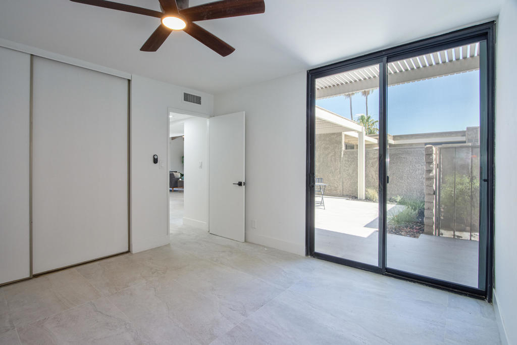 842 N Calle De Pinos