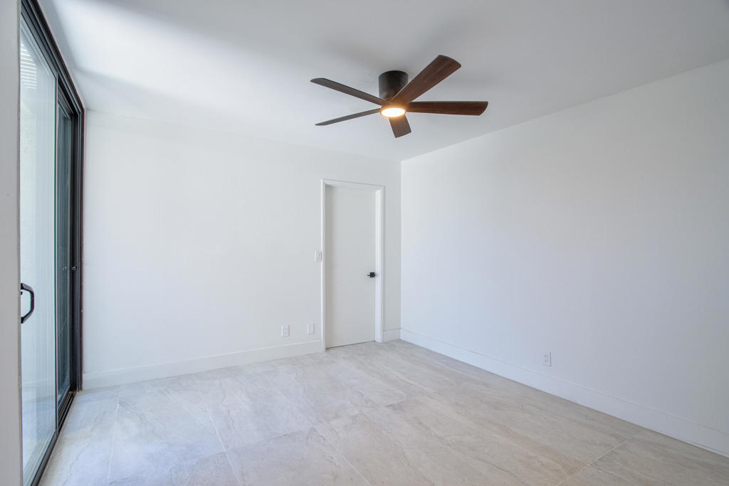 842 N Calle De Pinos