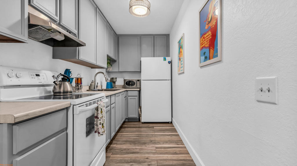 680 N Ashurst Court 102