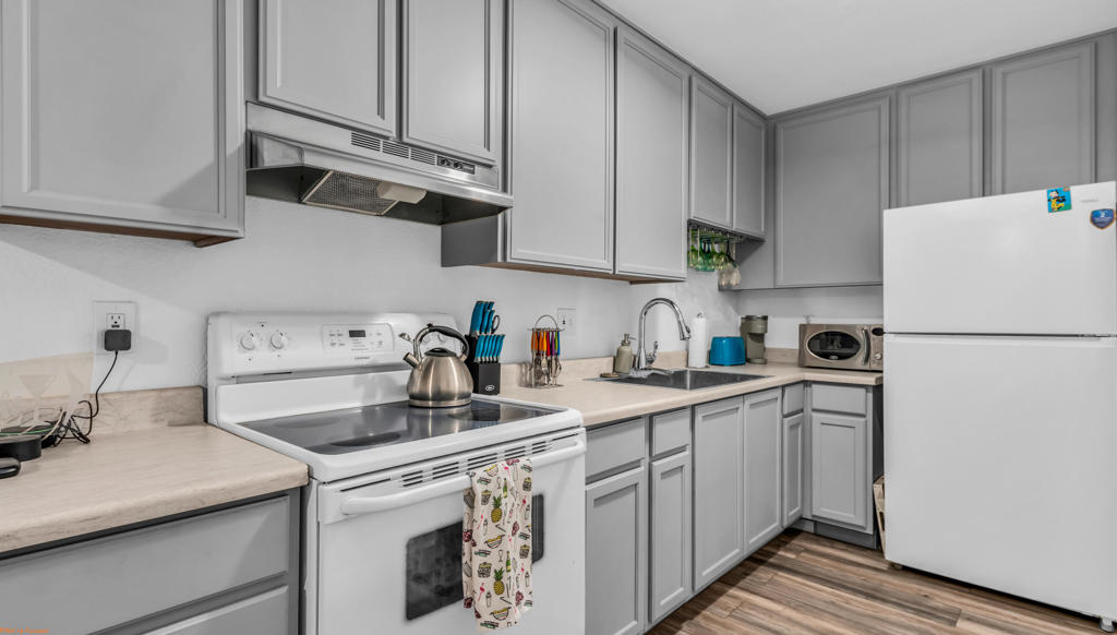 680 N Ashurst Court 102