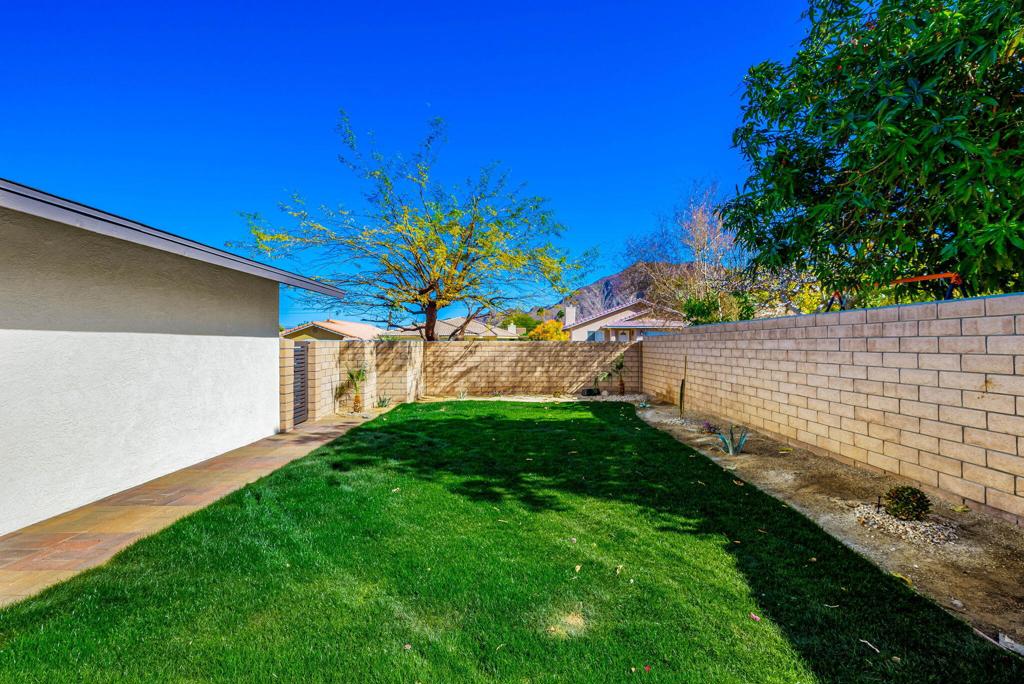 52885 Avenida Carranza