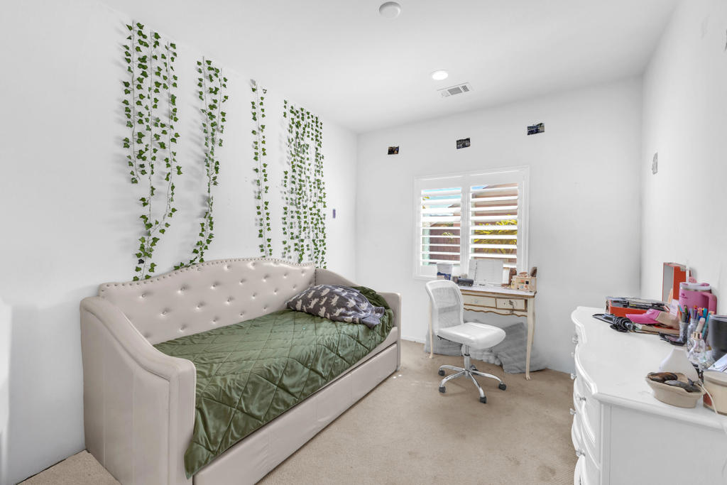 42525 Saragoza Court