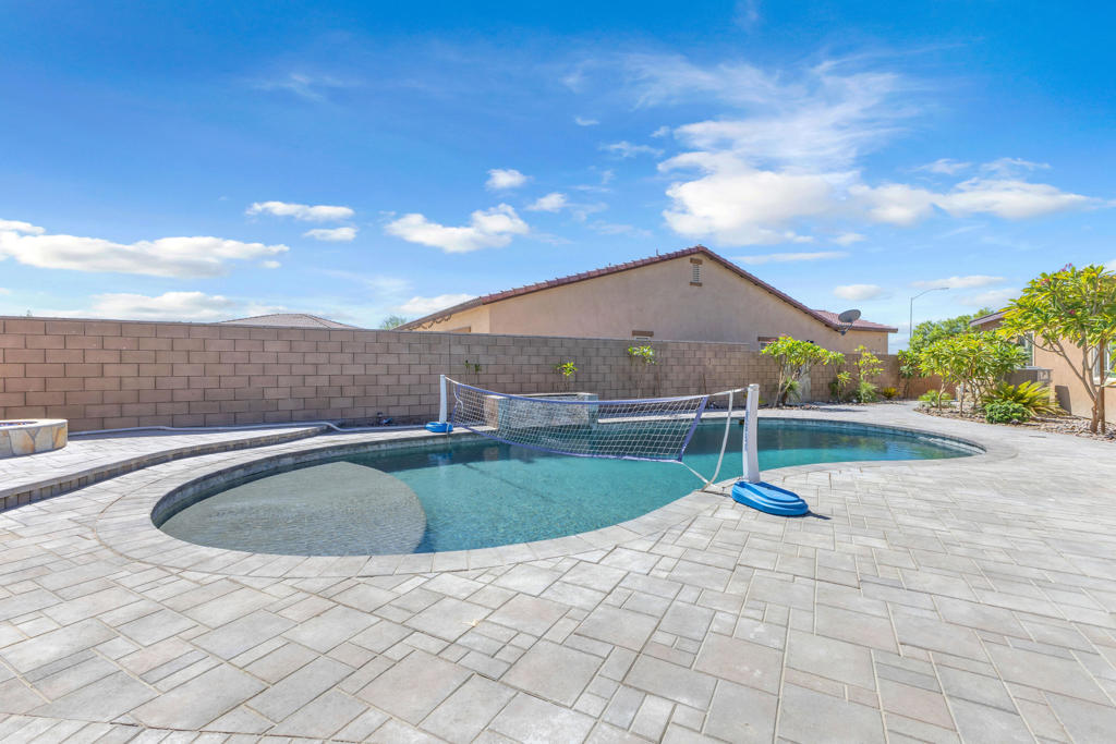 42525 Saragoza Court