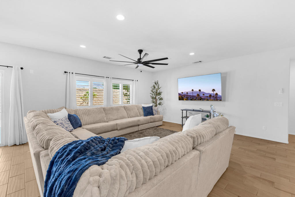 42525 Saragoza Court