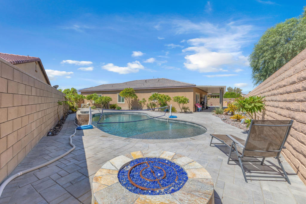 42525 Saragoza Court