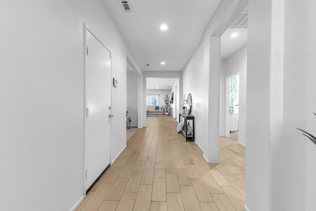 42525 Saragoza Court