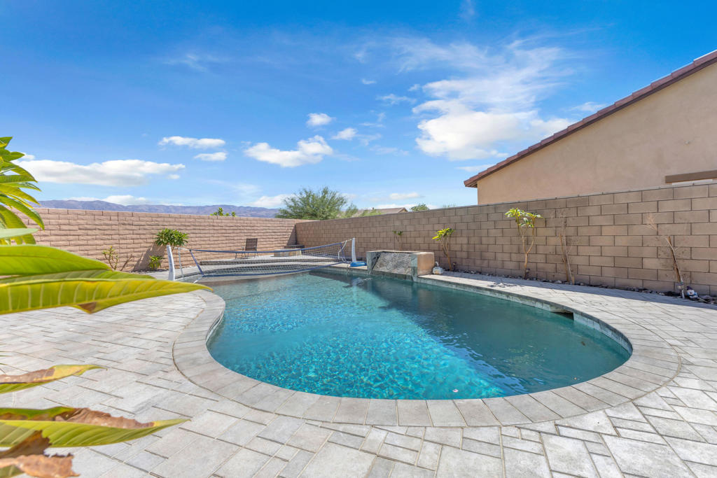 42525 Saragoza Court