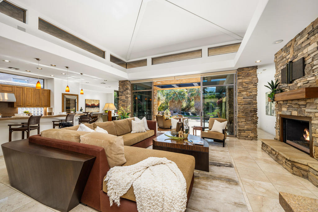 1134 Lake Vista