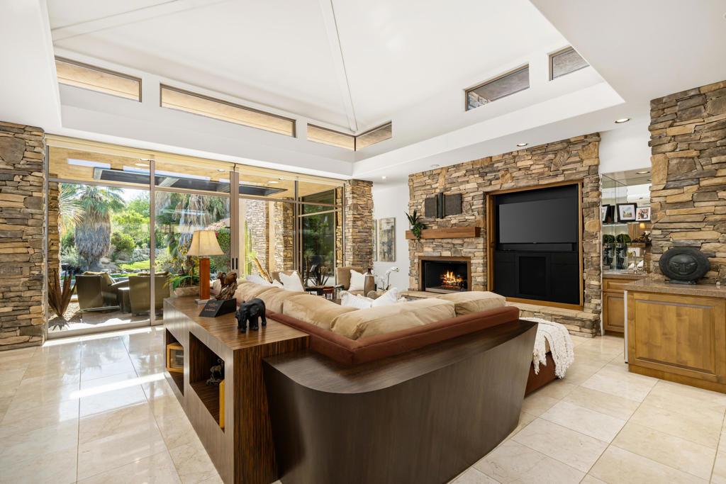 1134 Lake Vista