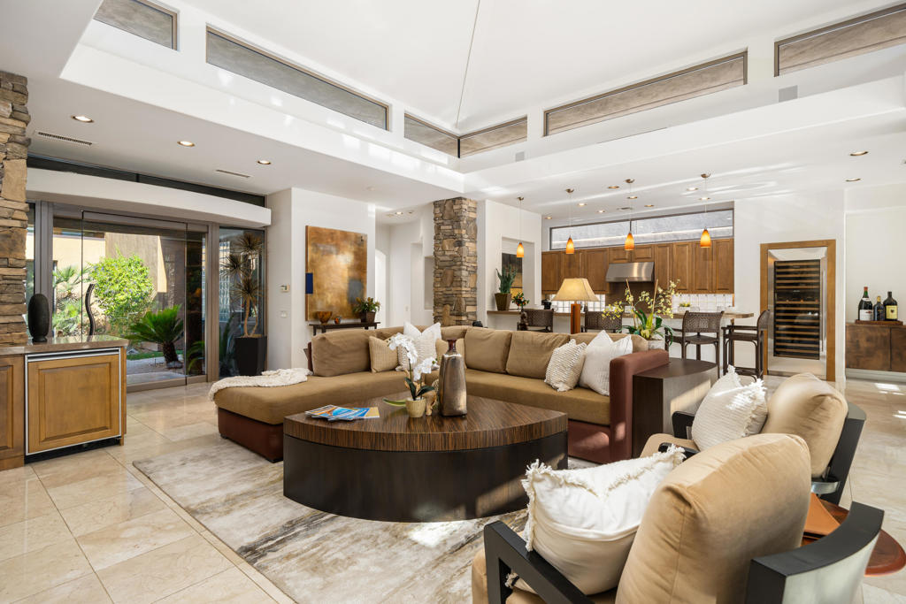 1134 Lake Vista