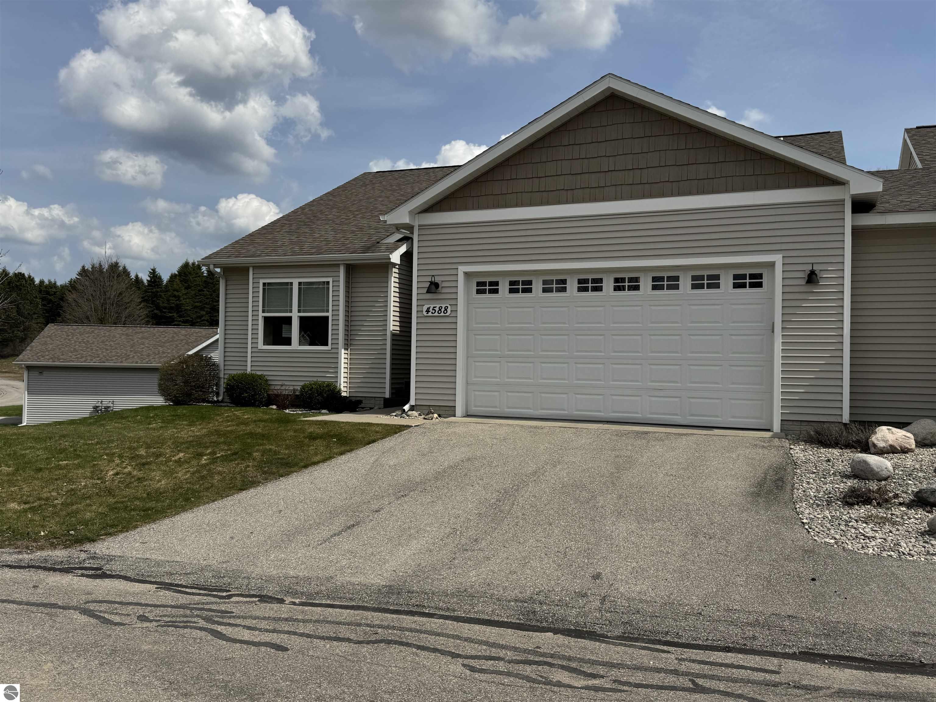 4588 Kodiak Drive