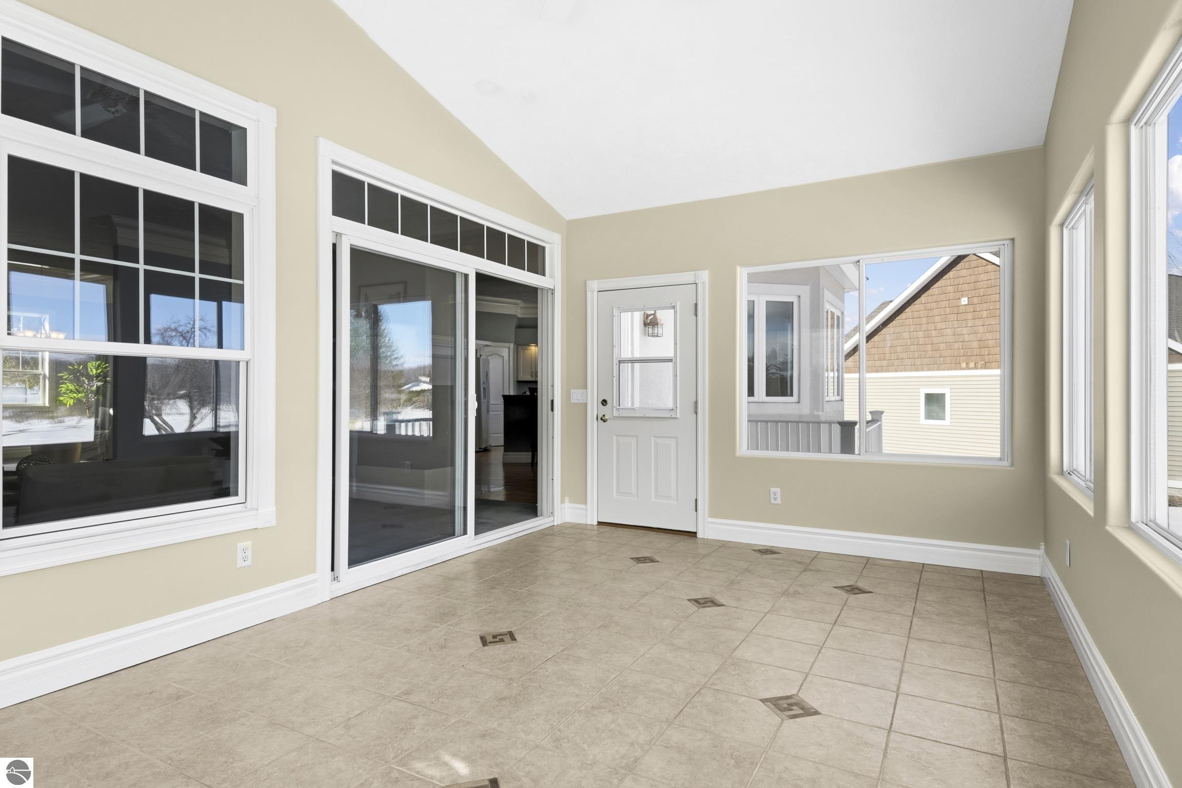 5002 Arrowhead Circle