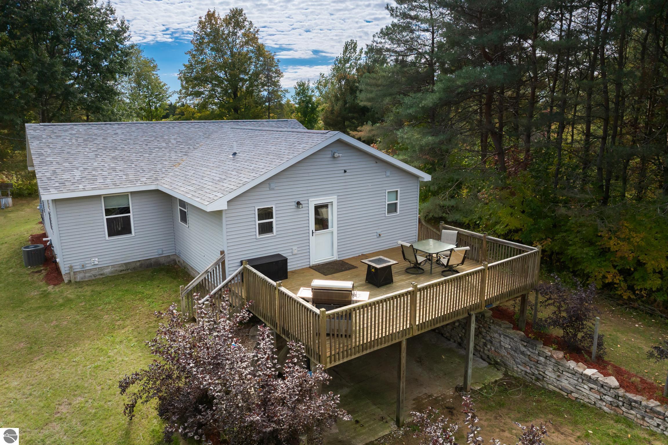 3261 E County Line Road
