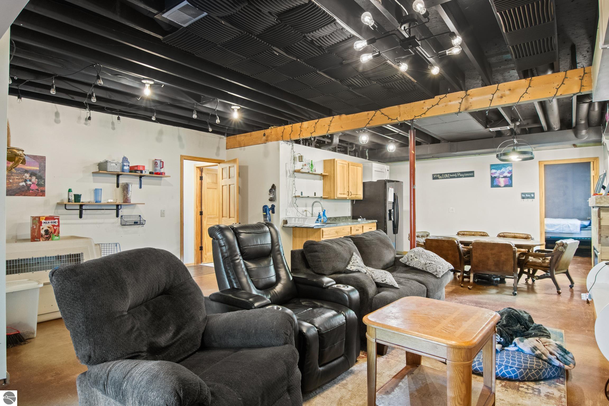 3261 E County Line Road