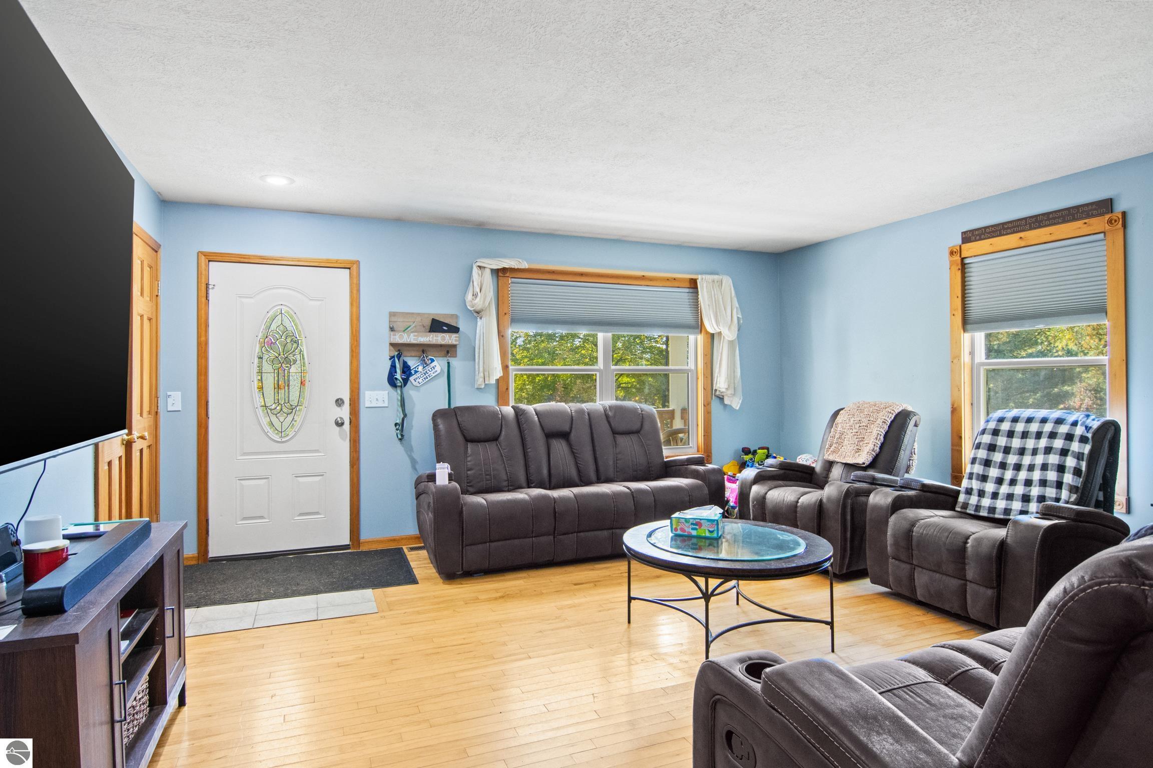3261 E County Line Road