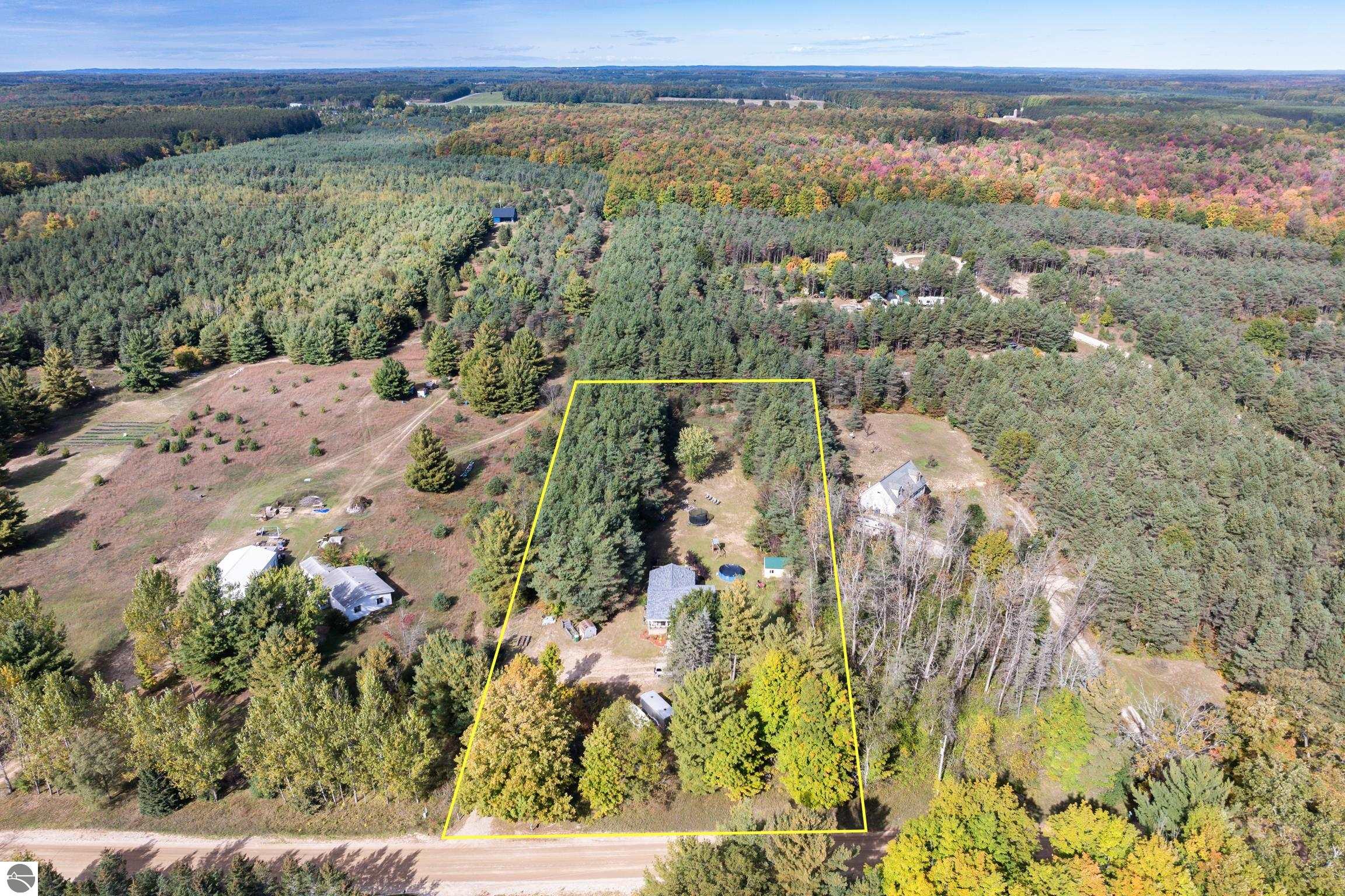 3261 E County Line Road