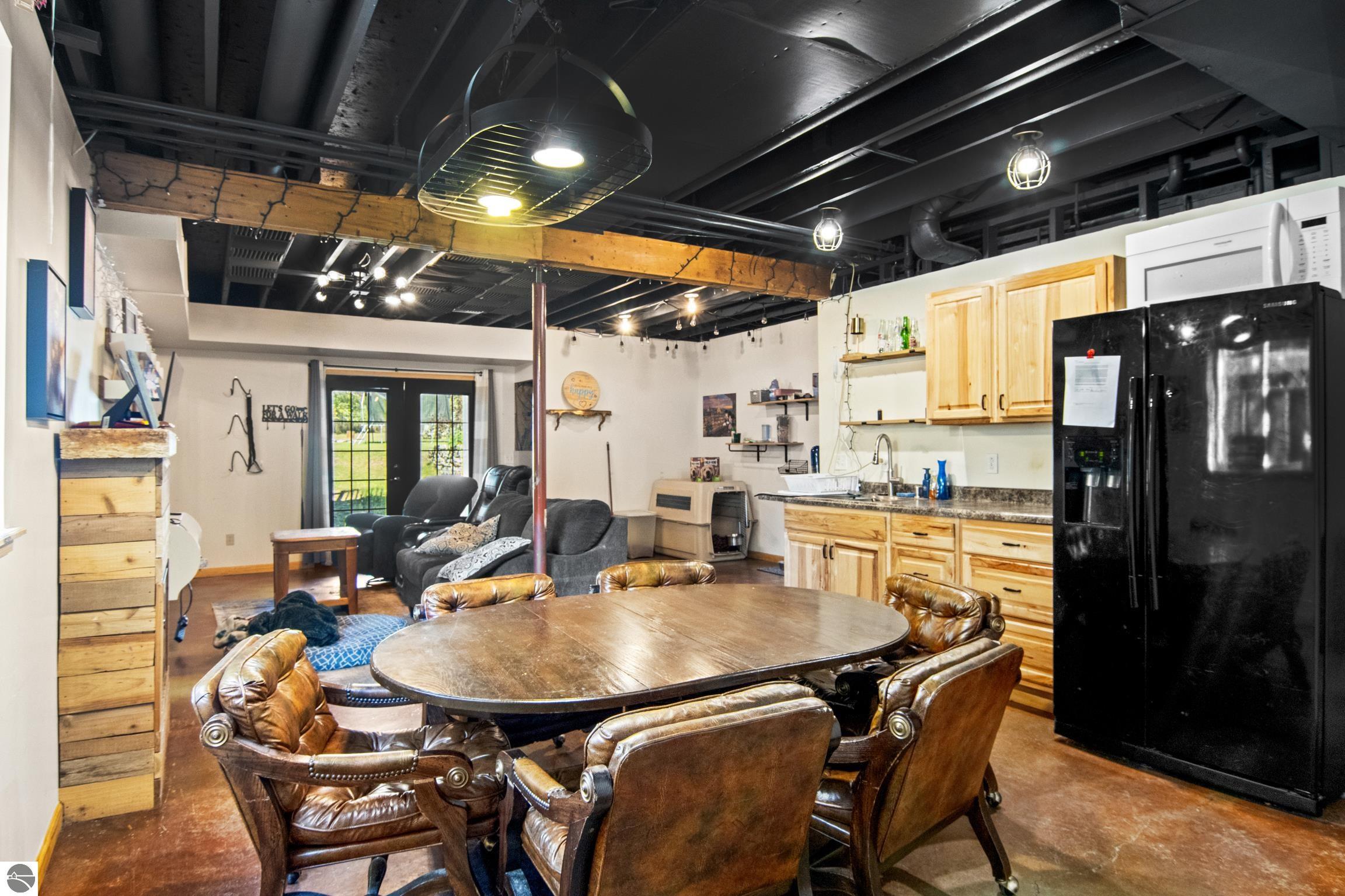 3261 E County Line Road