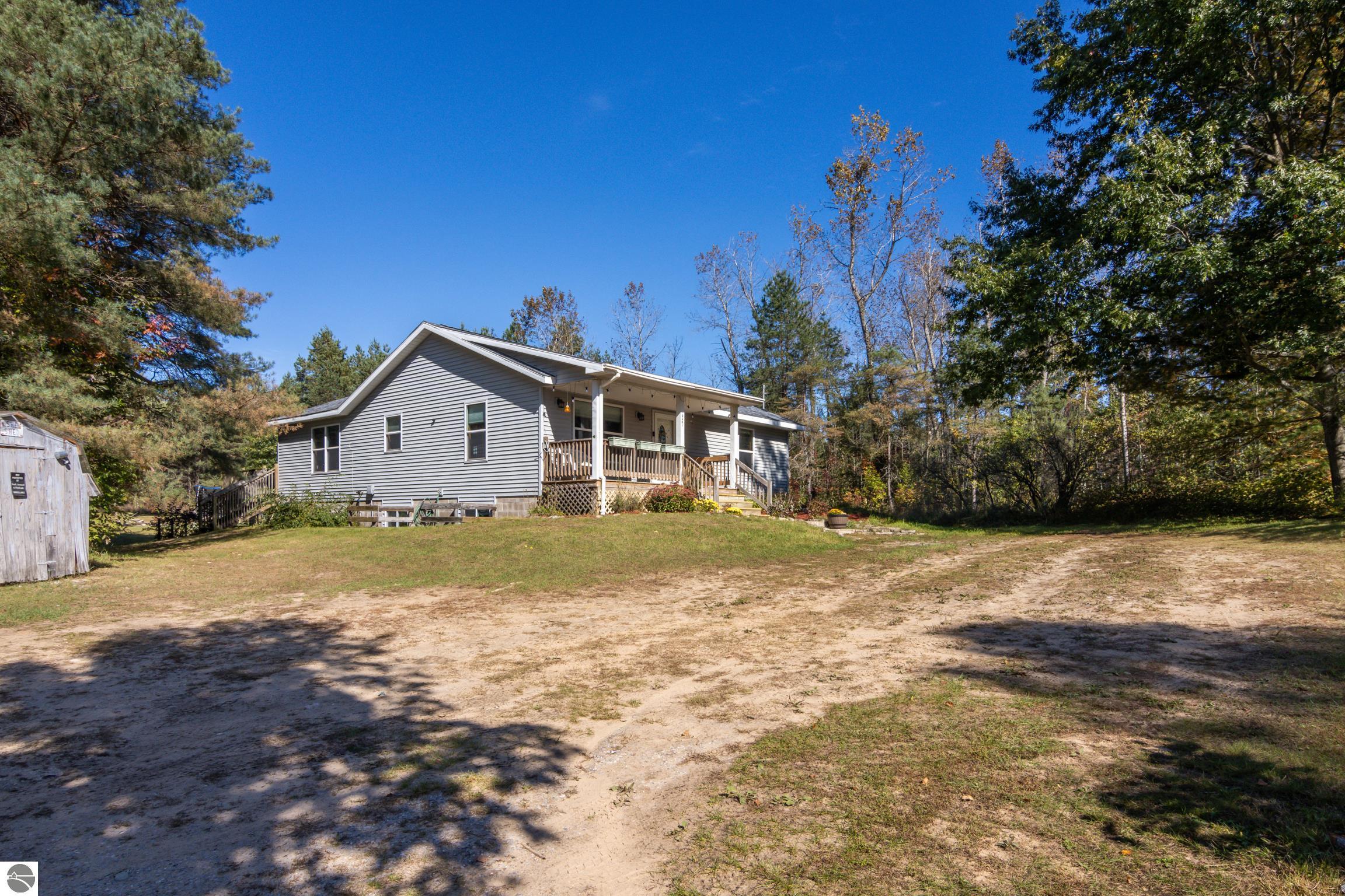 3261 E County Line Road