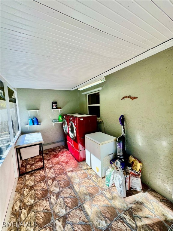 893 Ridgeway DR