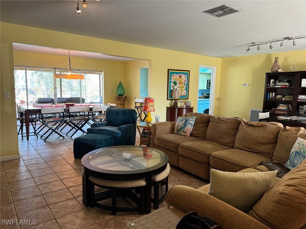 313 SE 16th PL