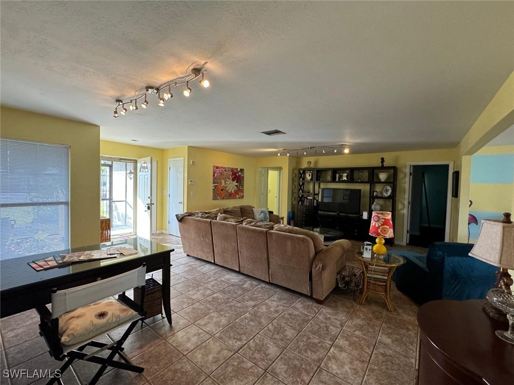 313 SE 16th PL