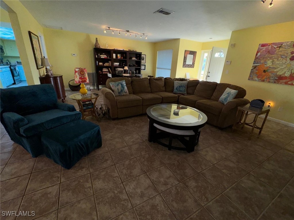 313 SE 16th PL