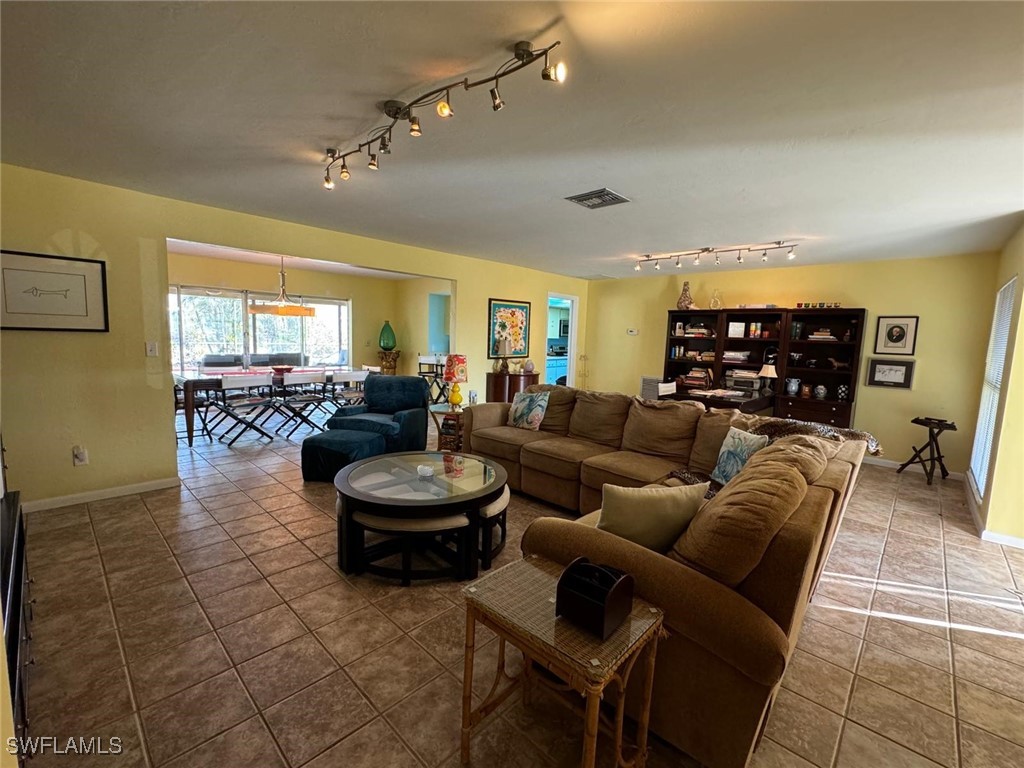 313 SE 16th PL