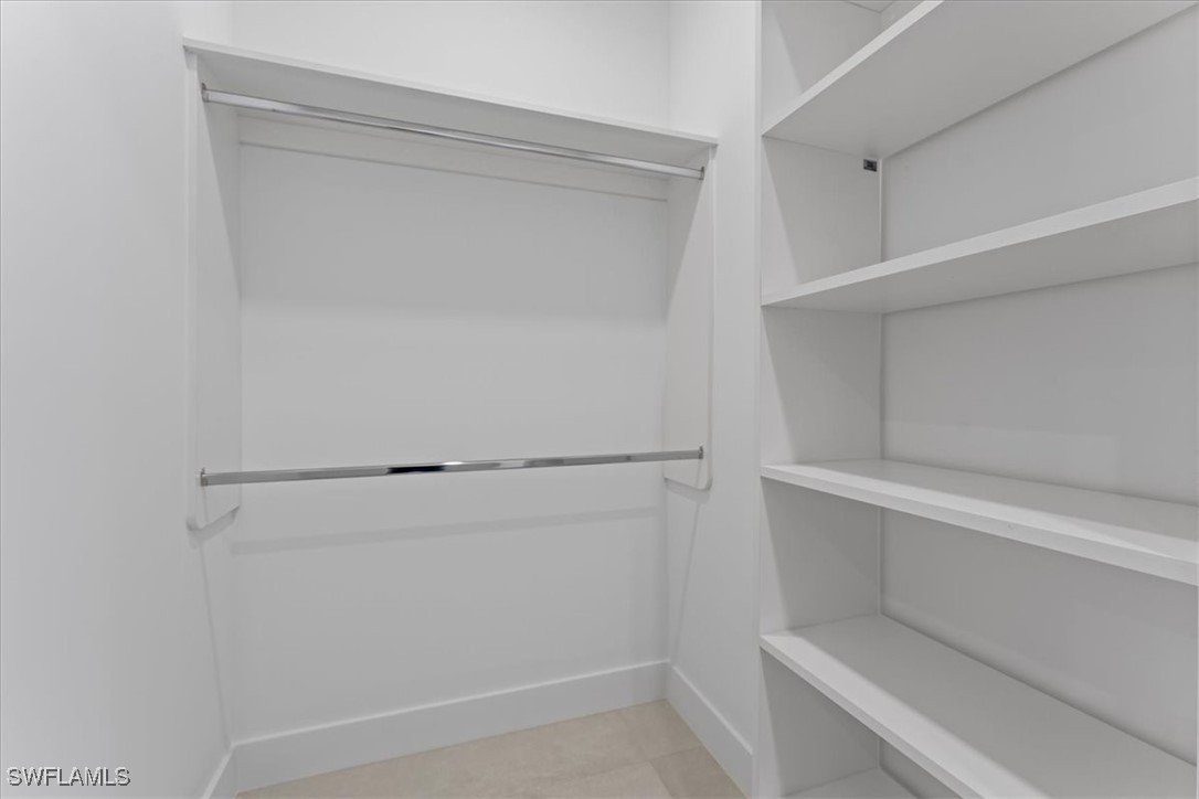 469 Petite AVE