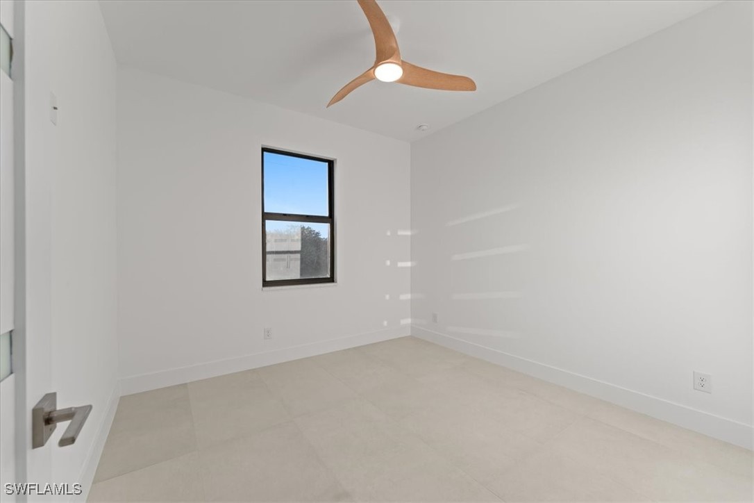 469 Petite AVE