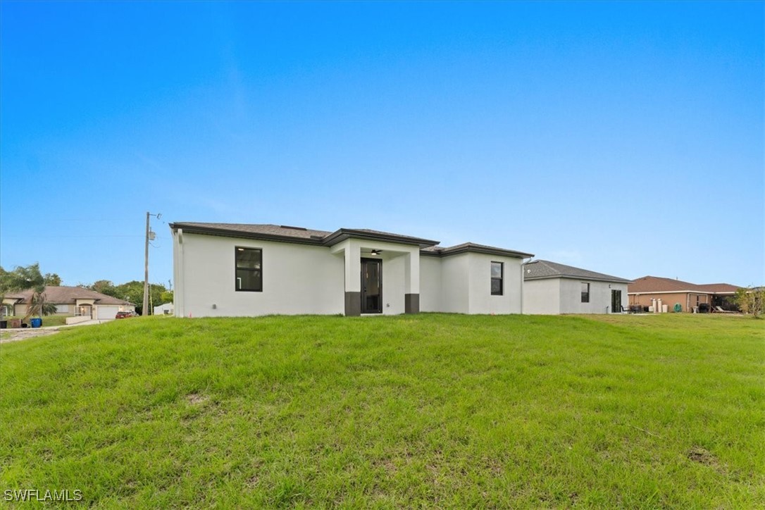 469 Petite AVE