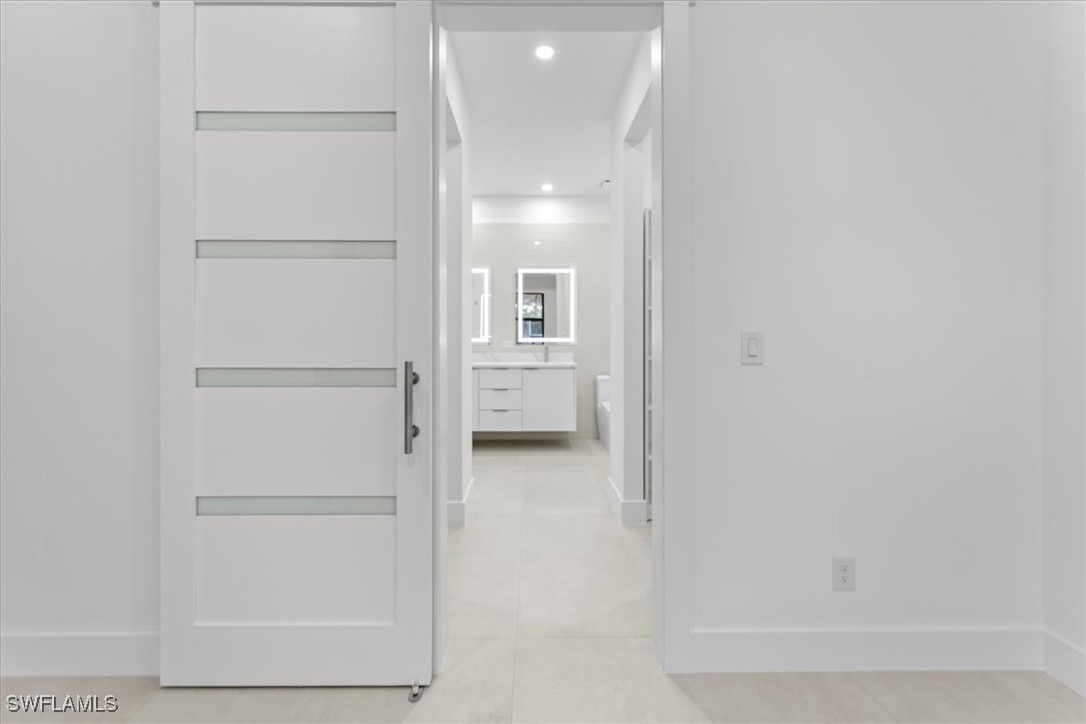 469 Petite AVE