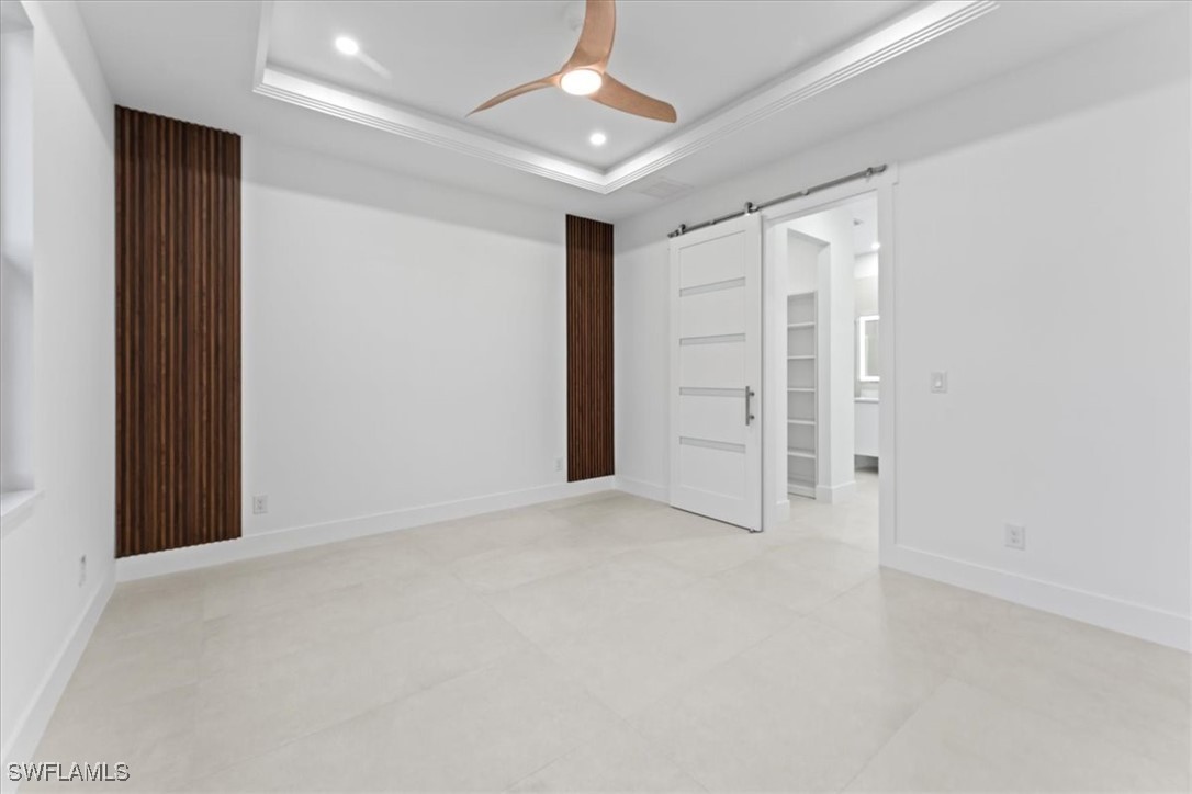 469 Petite AVE