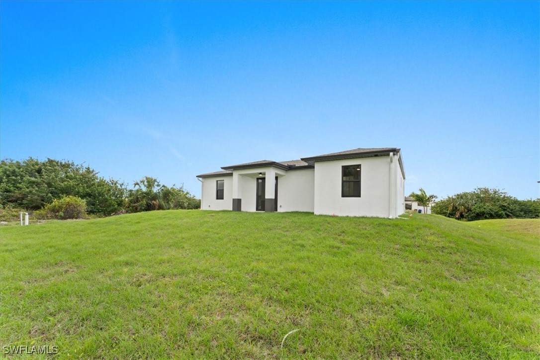 469 Petite AVE
