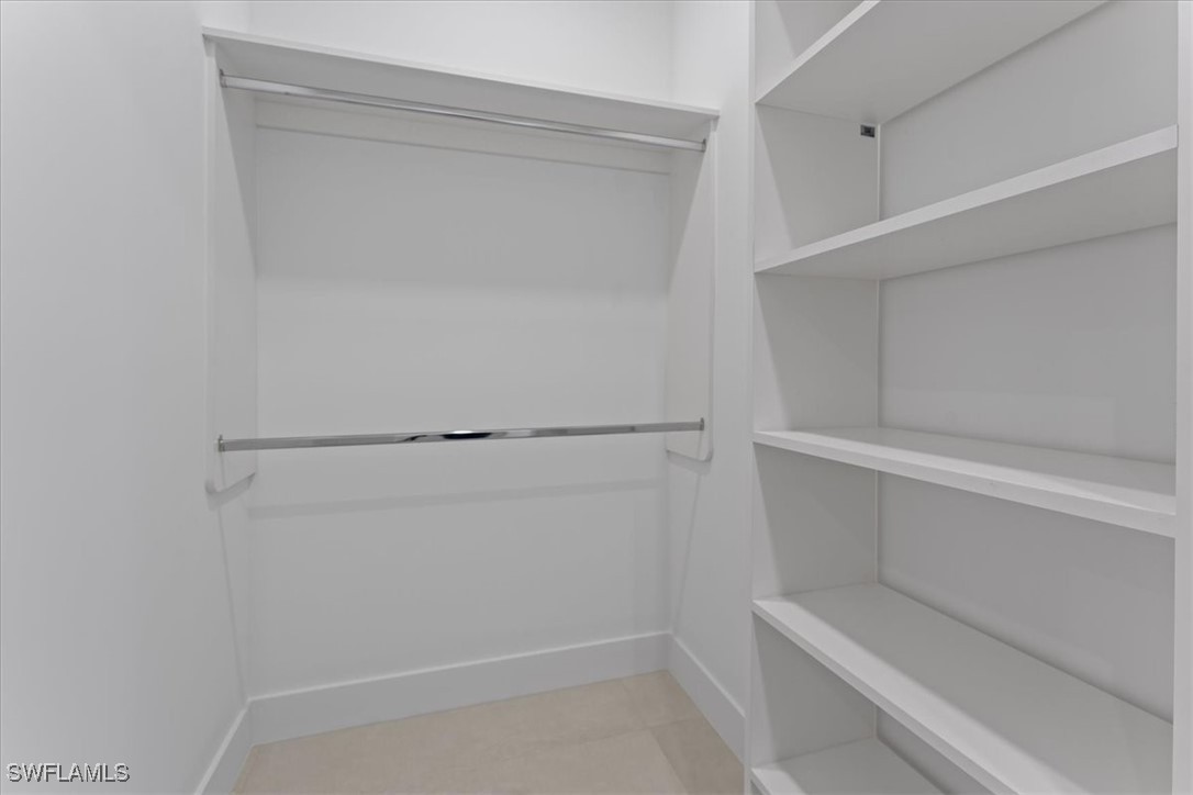 469 Petite AVE