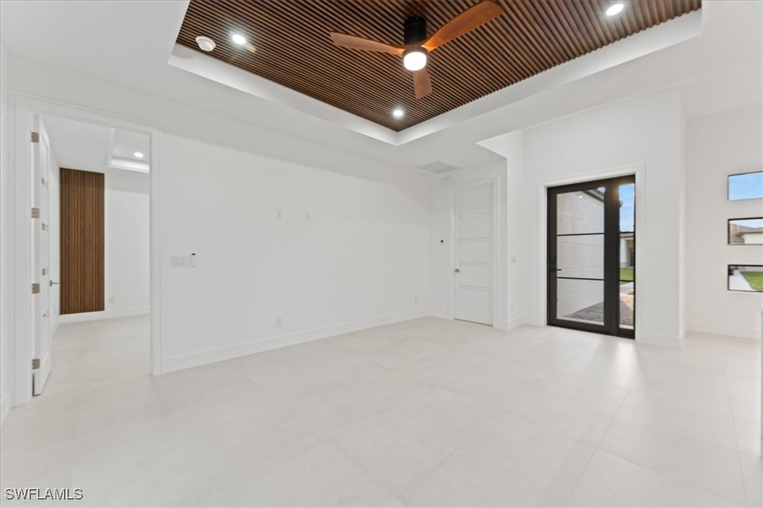 469 Petite AVE