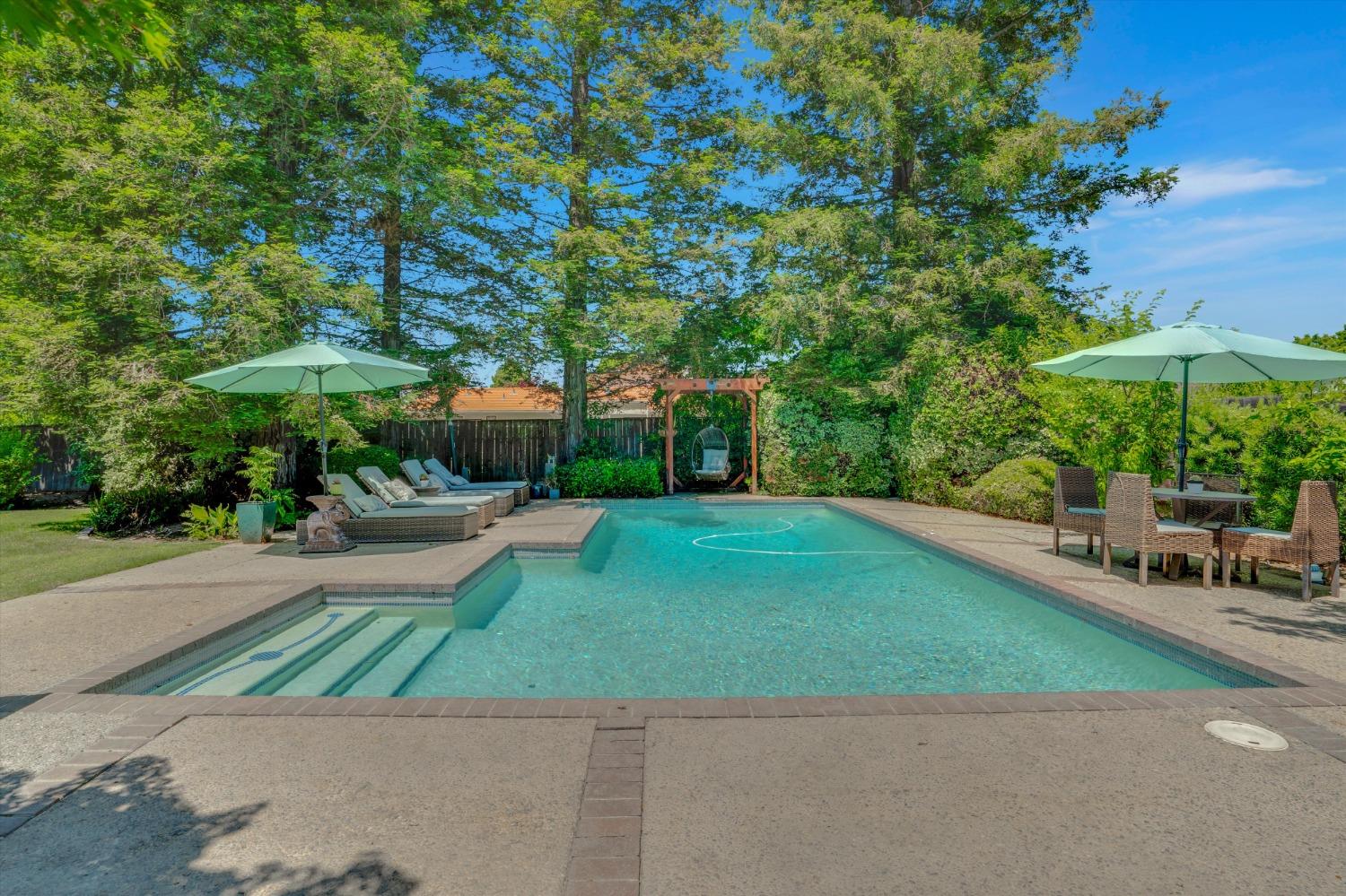 1409 La Salle Drive