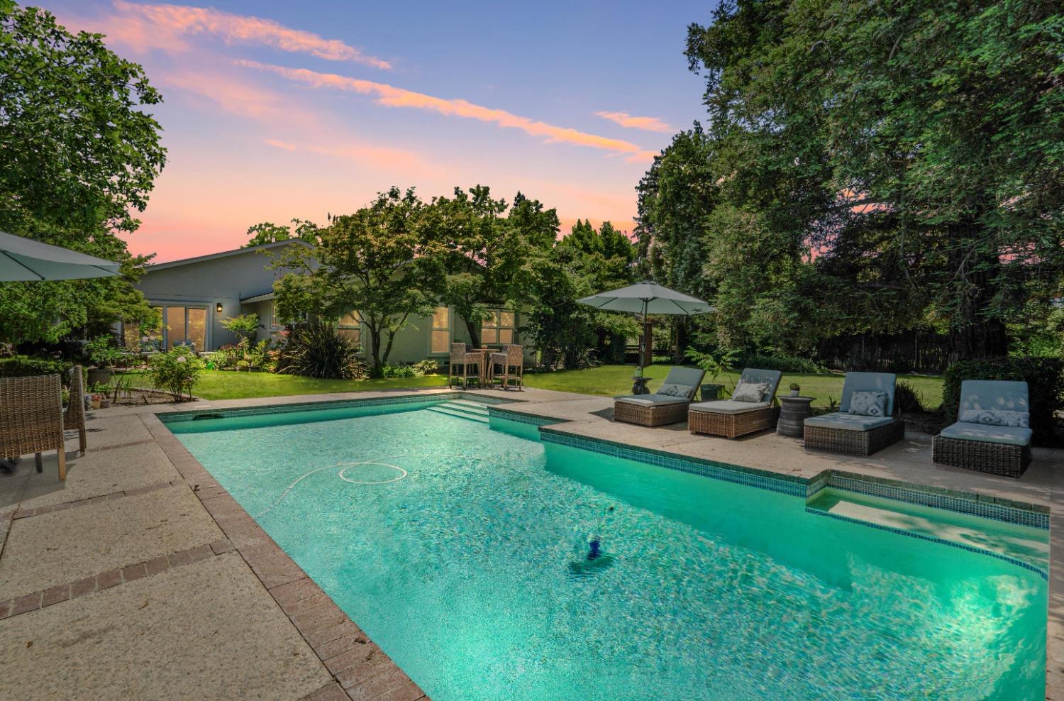 1409 La Salle Drive