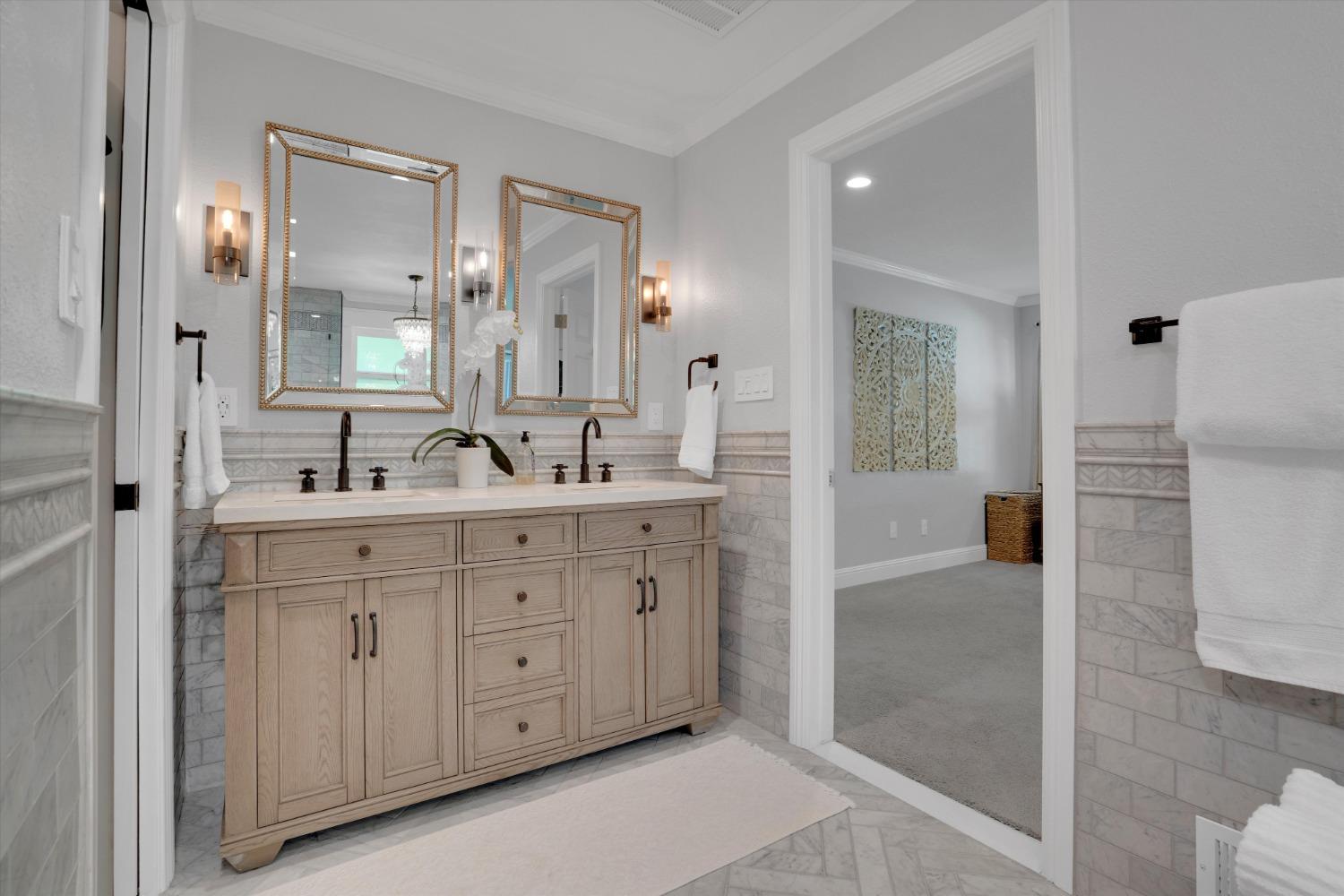 1409 La Salle Drive
