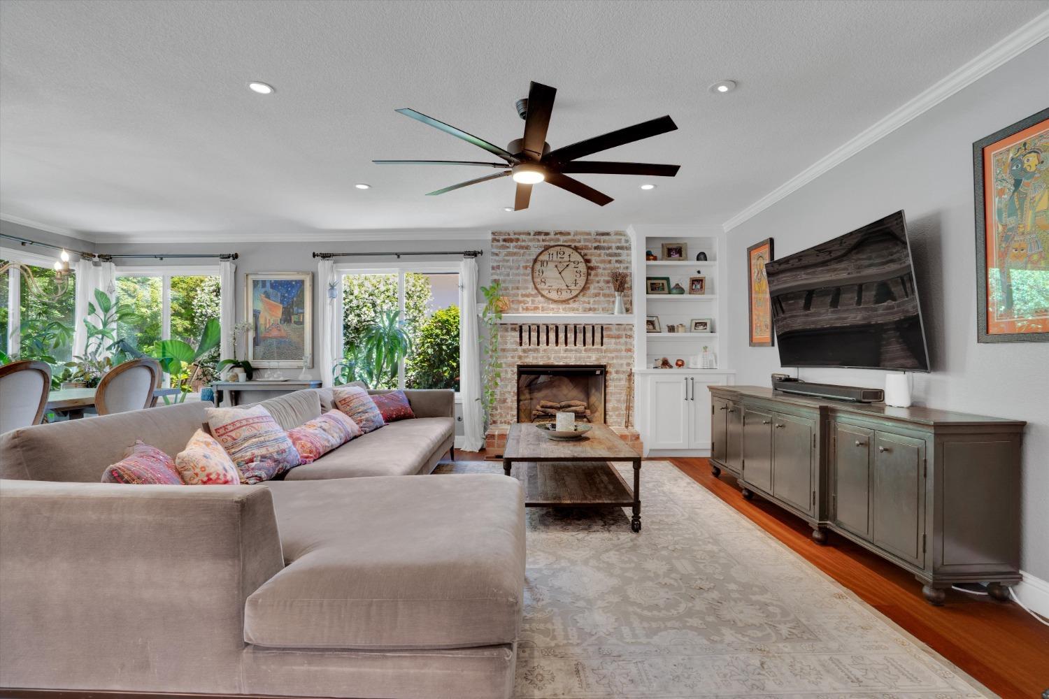 1409 La Salle Drive