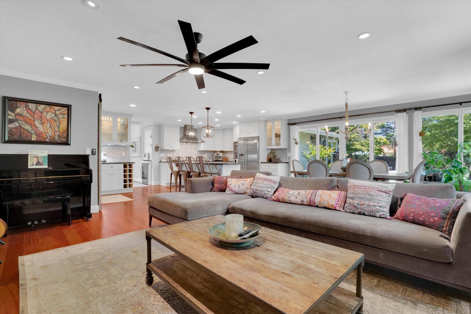 1409 La Salle Drive