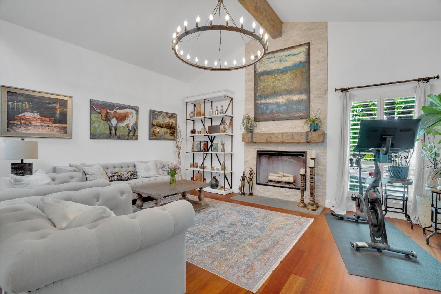 1409 La Salle Drive