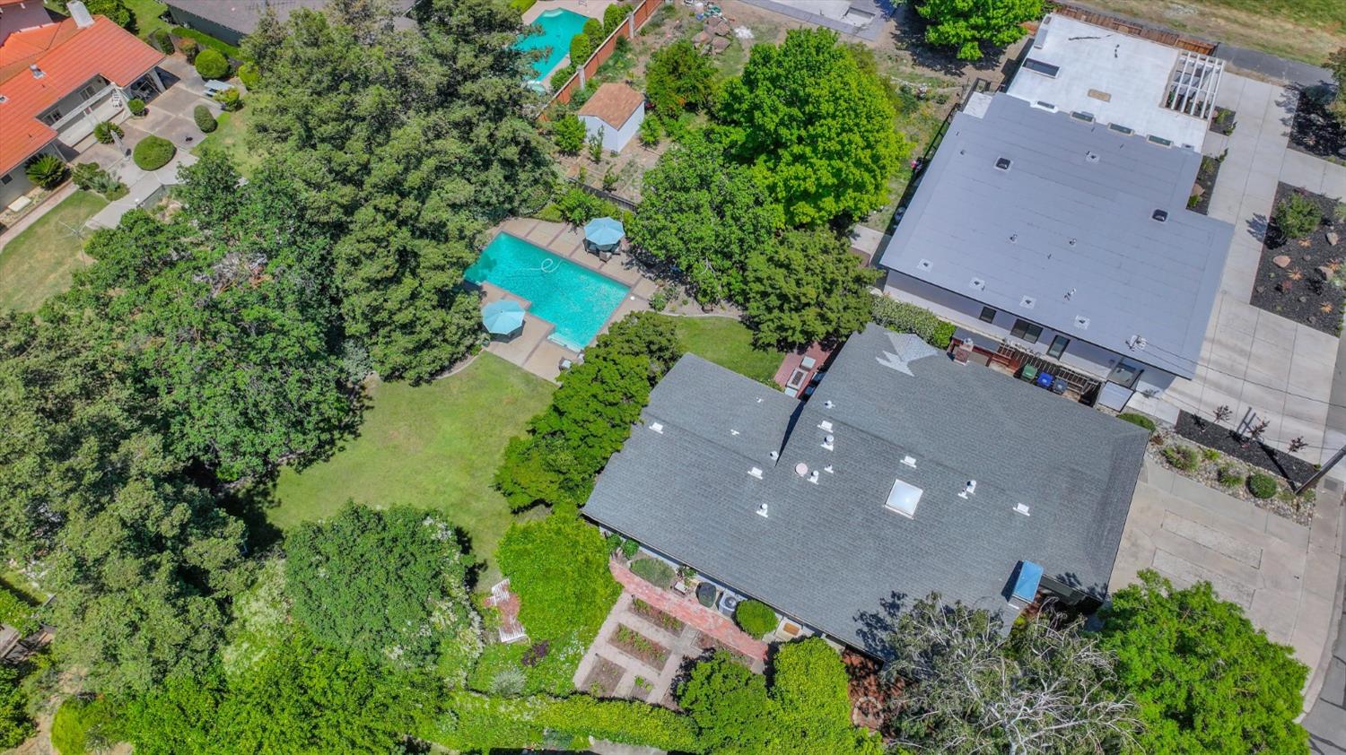 1409 La Salle Drive