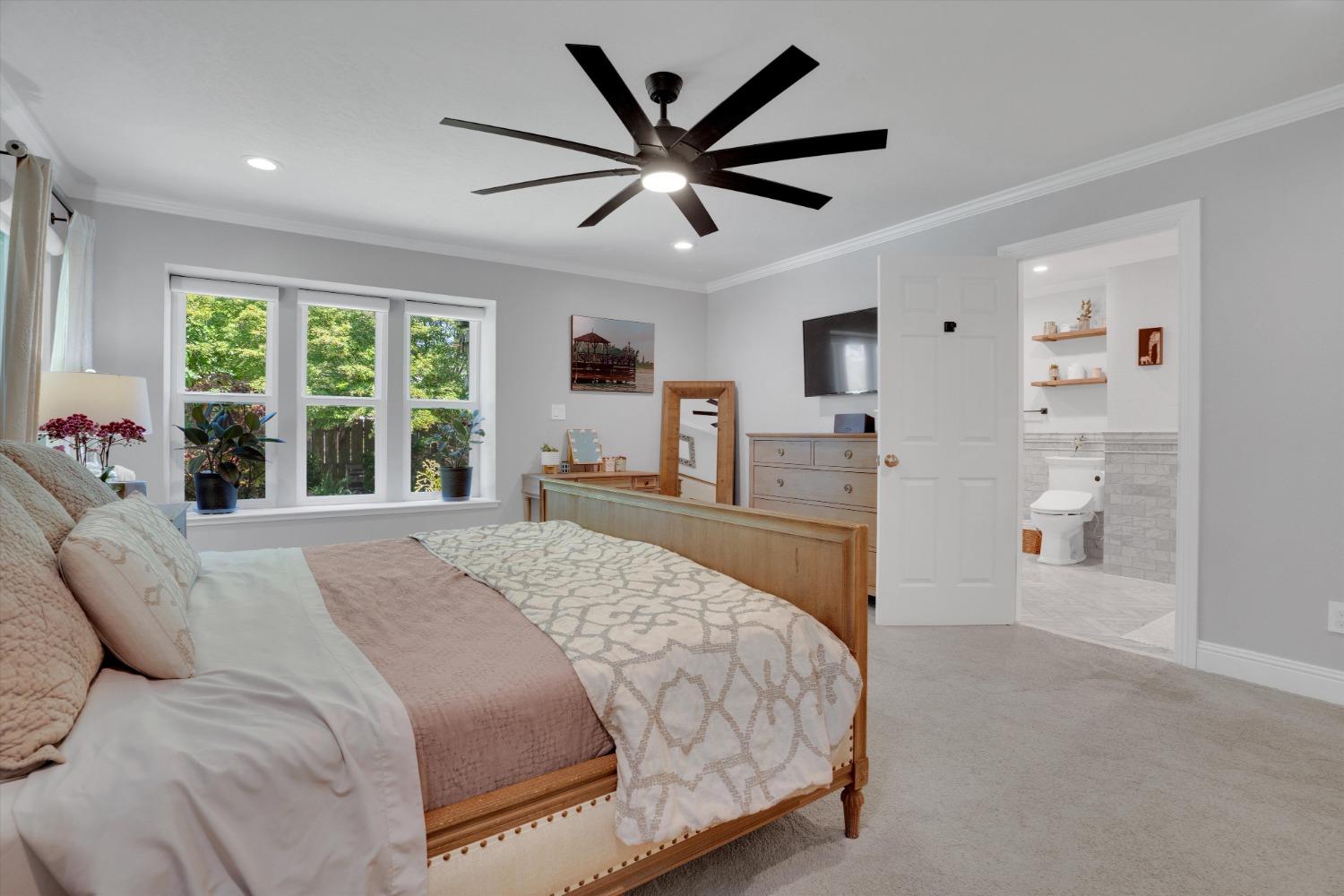 1409 La Salle Drive
