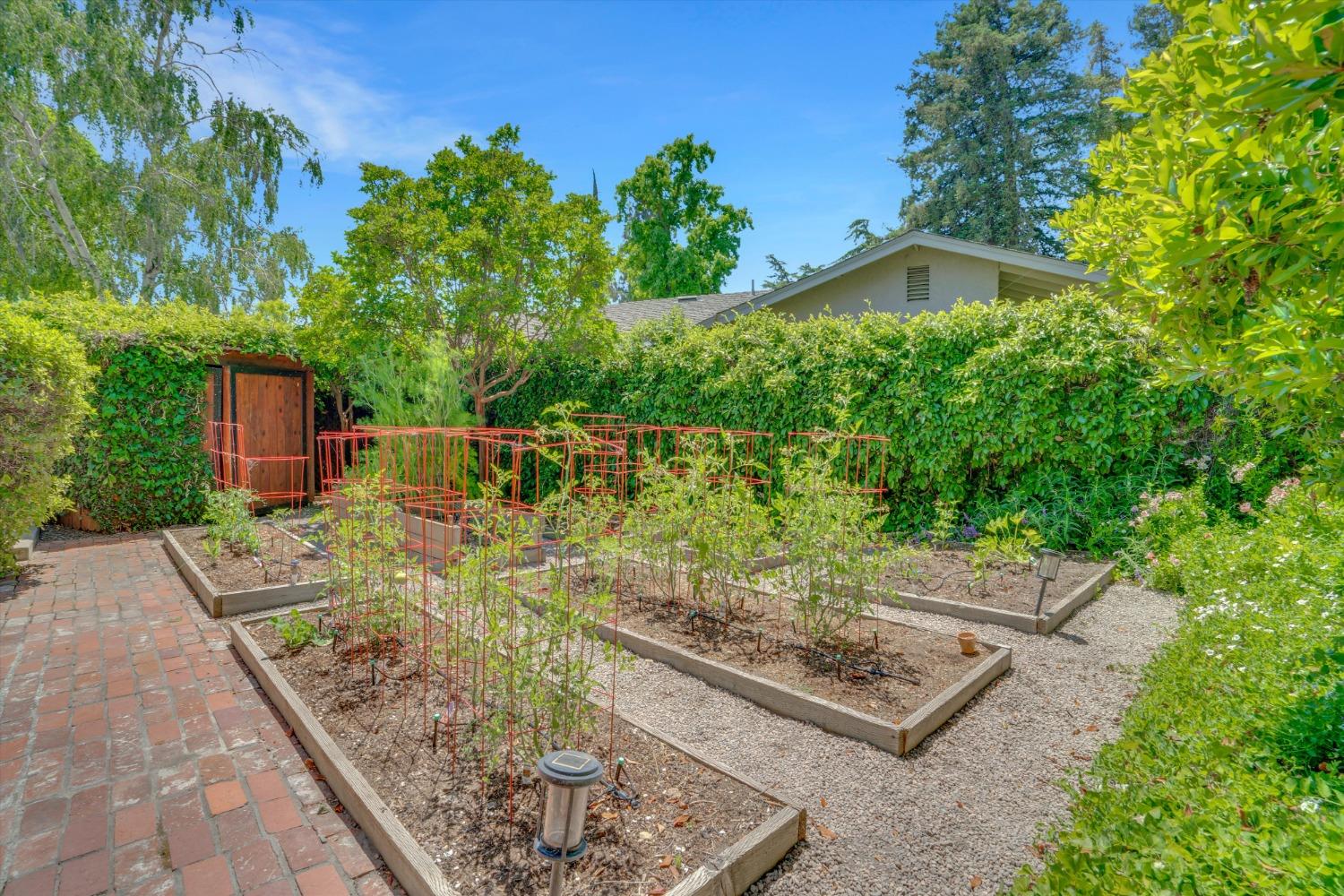 1409 La Salle Drive